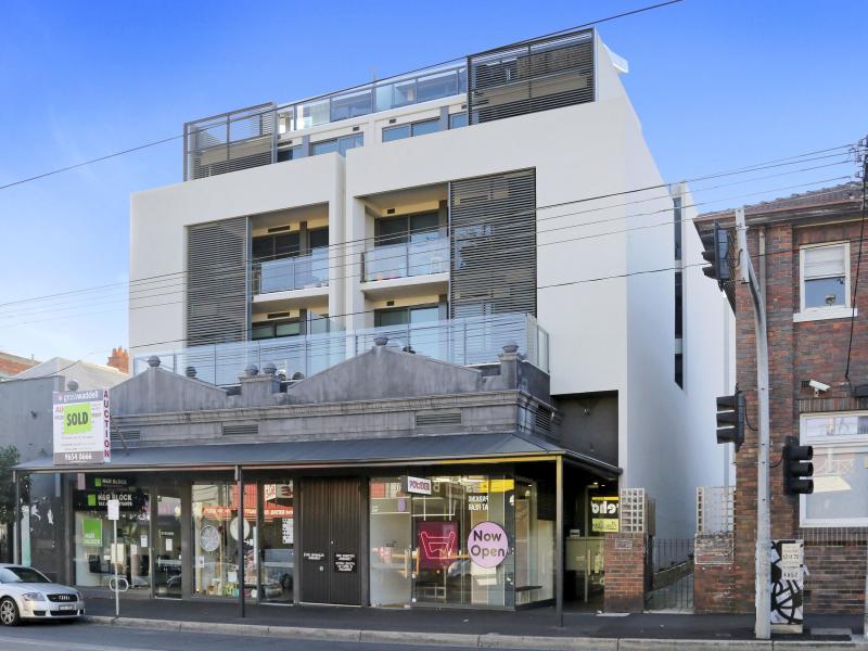 LIGHT FILLED APARTMENT IN THE HEART OF NORTHCOTE