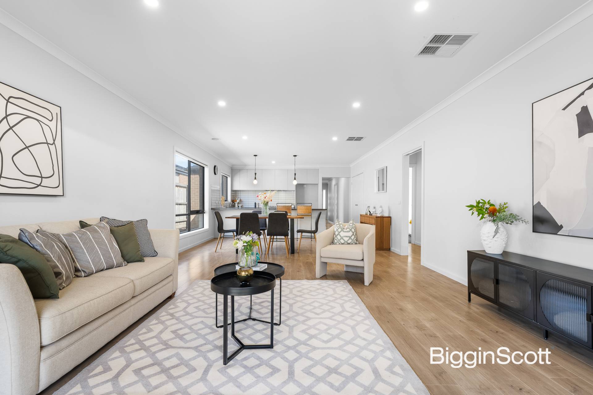 10 Dewhurst Circuit, Cranbourne East VIC 3977, Cranbourne East - Thumbnail 2