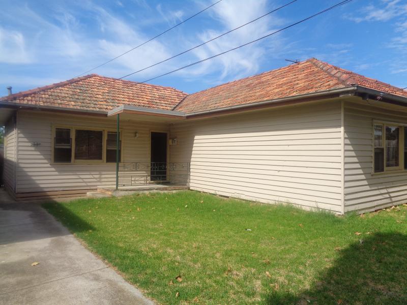  Charming 3-Bedroom Weatherboard Home