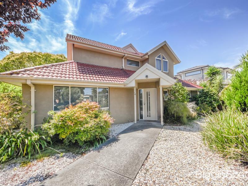 THE ULTIMATE IN TOWNHOUSE LIVING!