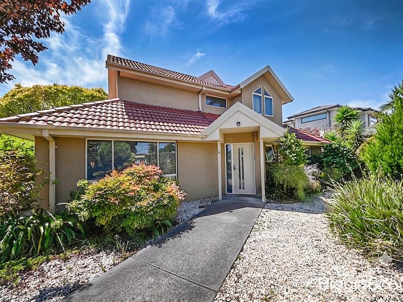 THE ULTIMATE IN TOWNHOUSE LIVING!