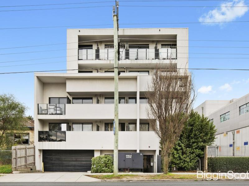 Comfortable single-bedroom residence in a prime setting.