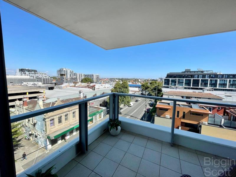 SKYLINE VIEWS WITH CONVENIENCE