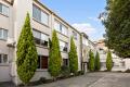 STYLISH & SECURE TOP-FLOOR RETREAT IN A PRIME RICHMOND LOCATION
