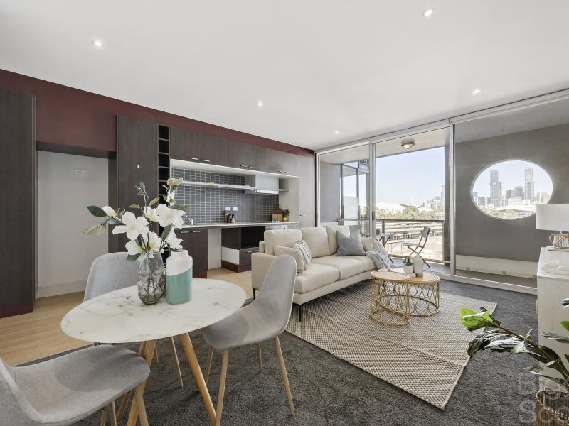 DESIGNER LIVING IN RENOWNED WAREHOUSE PRECINCT