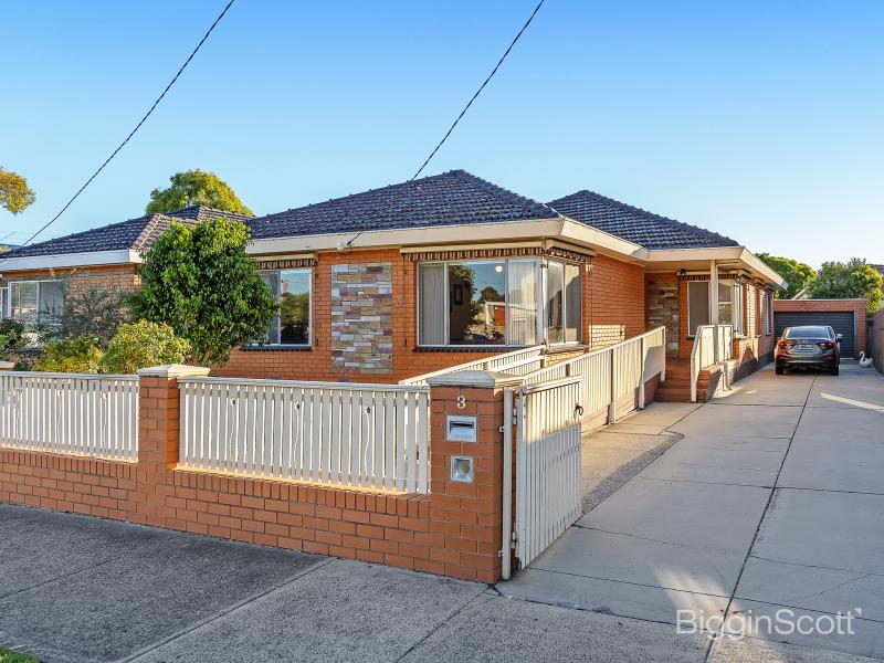 Family Home or Project Site in Desirable Altona North Location - 13km from the city CBD!