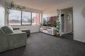 RECENTLY RENOVATED 2 BEDROOM APARTMENT IN IDEAL RICHMOND LOCATION!