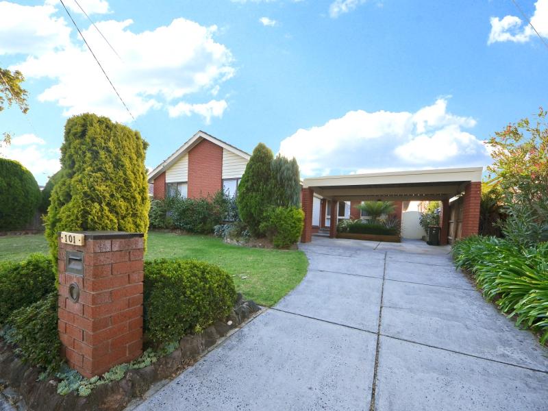 Large Family Home - 4 Bedrooms & two living areas!