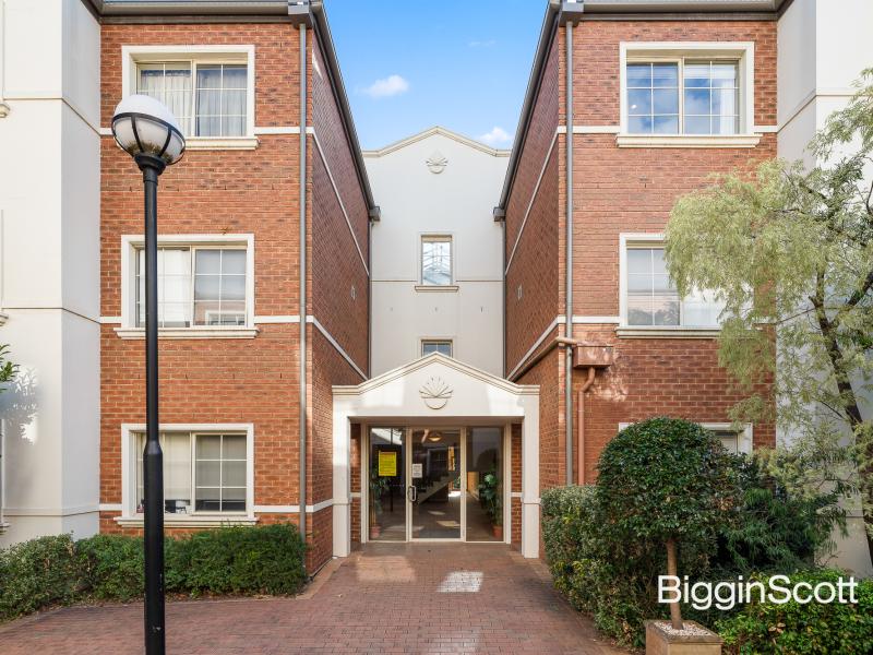 BRIGHT AND SPACIOUS NORTHERN LIVING IN 'AVENDON MANSIONS IN GWSZ