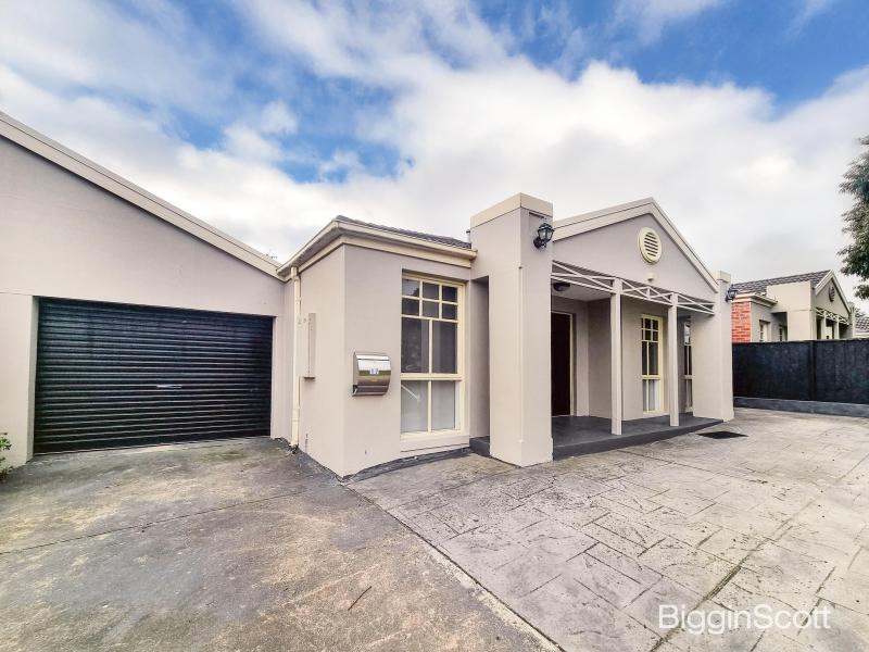 Idyllic Cul-De-Sac Living in Prime Glen Waverley Location!
