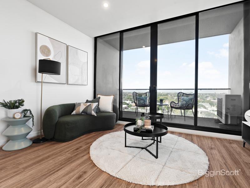 STYLISH APARTMENT WITH SWEEPING VIEWS