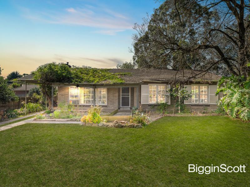 BLUE RIBBON POTENTIAL IN GLEN WAVERLEY!