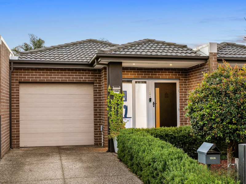 Contemporary Single Level Living - Close Proximity To Local Shops