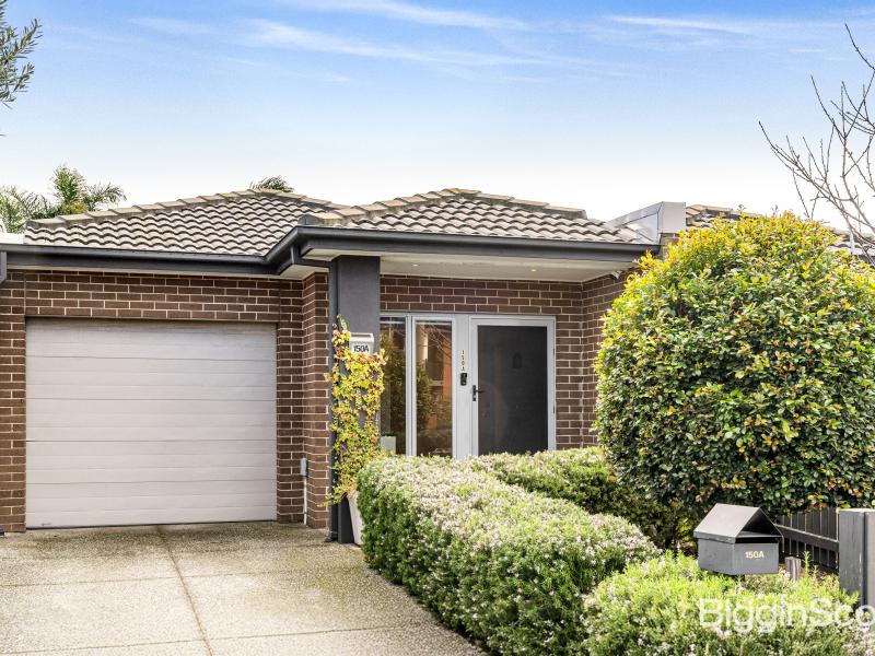 Contemporary Single Level Living - Close Proximity To Local Shops
