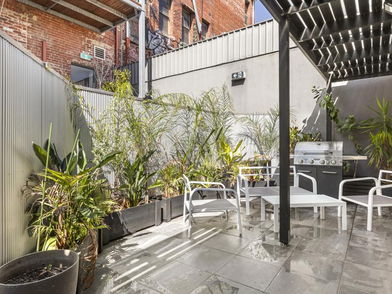 Inner-City Chic with an Enviable Lifestyle