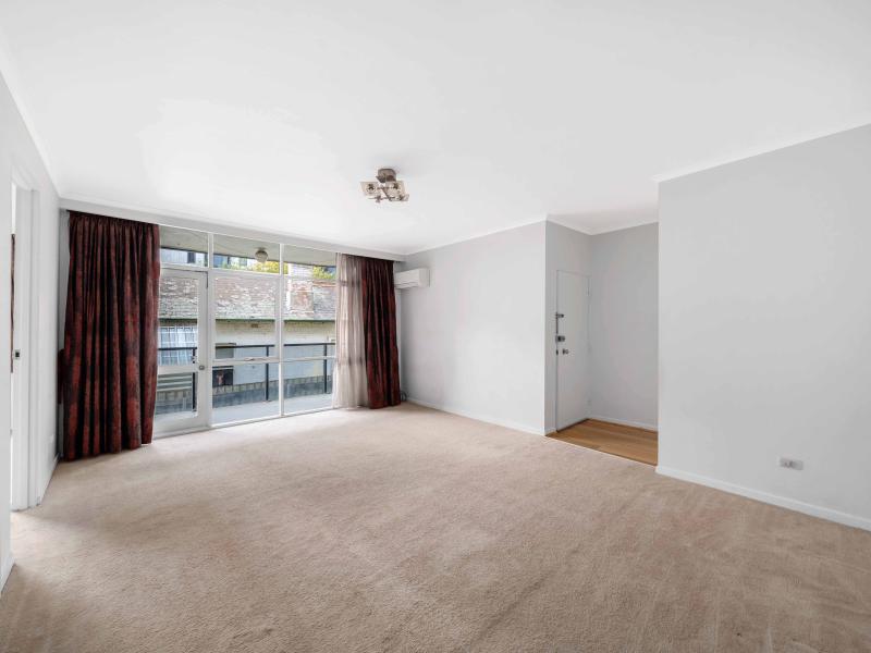 Peaceful, Secure Location Just Off St Kilda Road