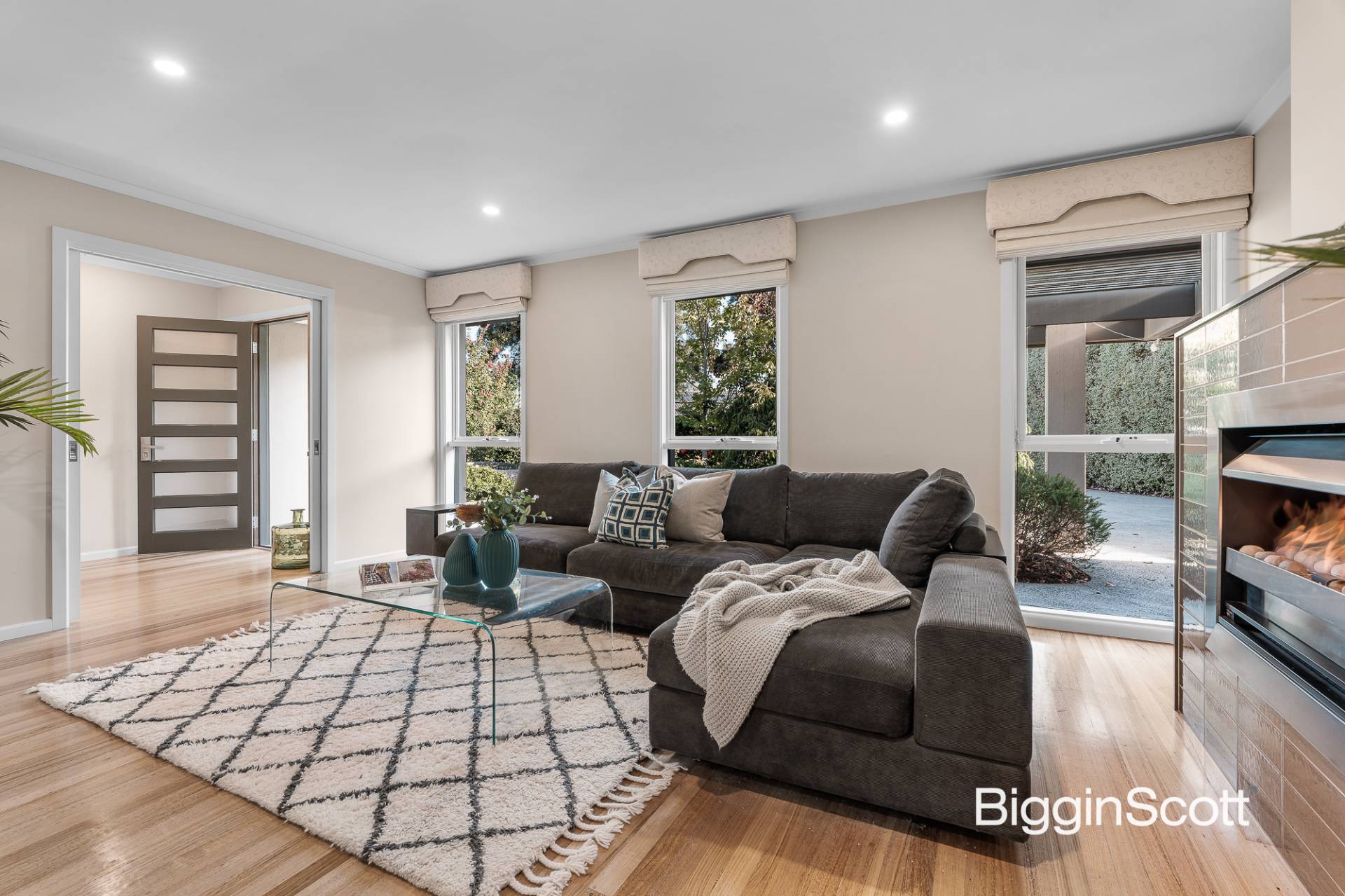 2 Eriden Close, Glen Waverley VIC 3150, Glen Waverley - Thumbnail 2