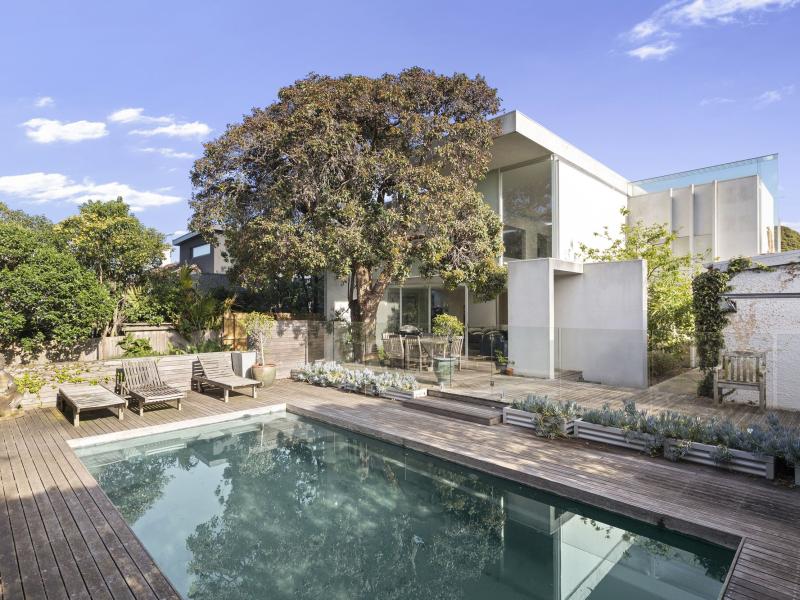 Superb Art Deco Residence with Modern Enhancements in Exclusive Cul-de-Sac