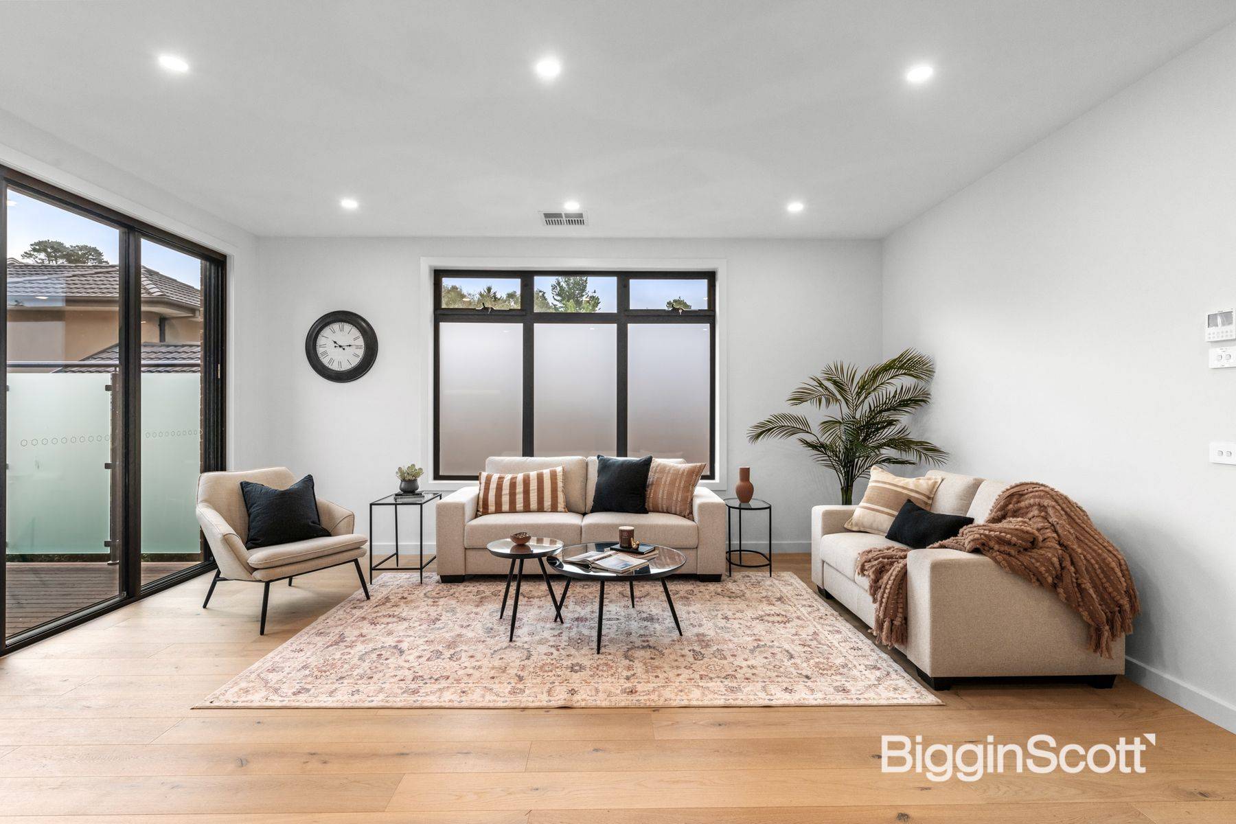 2/5 Carmen Close, Doncaster East VIC 3109, Doncaster East - Thumbnail 2