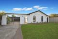 Family friendly living in steps to shops and schools