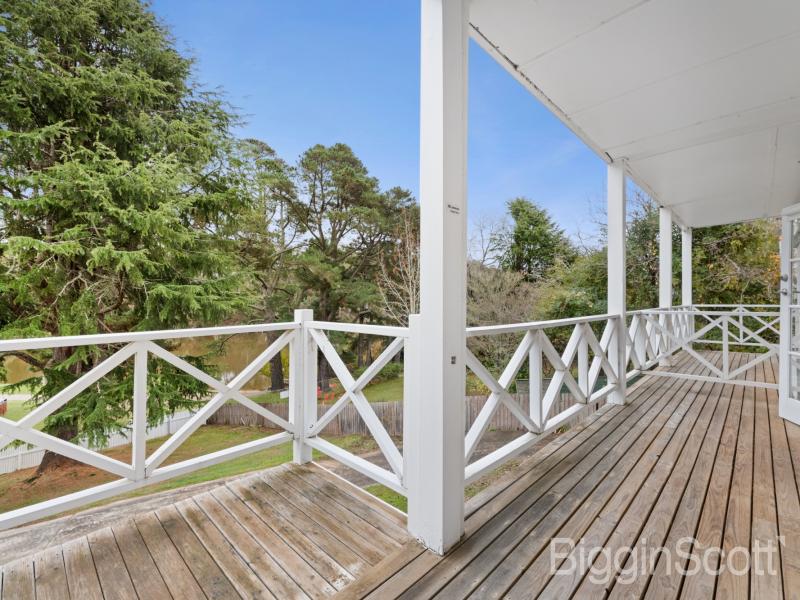 APARTMENT LIVING ON LAKE DAYLESFORD 