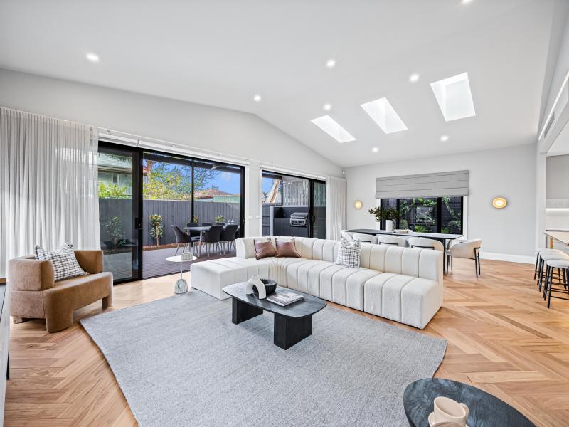 A Renovated Californian Bungalow with Family Comfort and Contemporary Style 