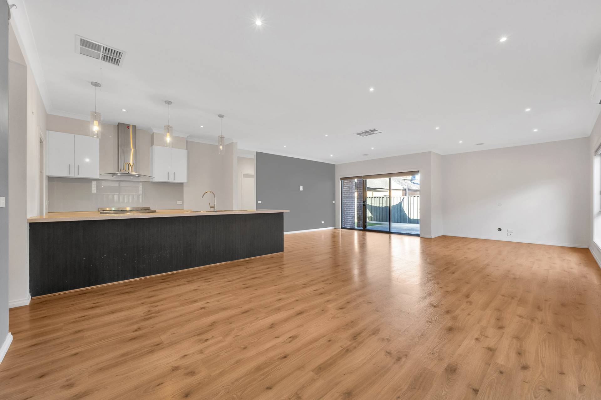 24 Trumpeter Drive, Tarneit VIC 3029, Tarneit - Thumbnail 2