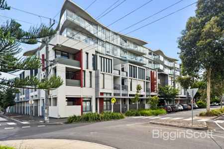 Spacious and Private Apartment, in Pristine Condition