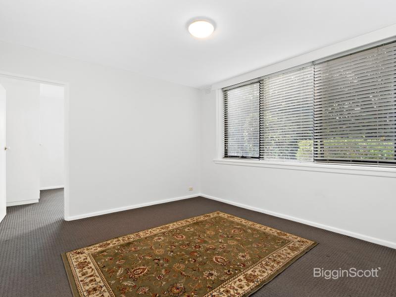 GROUND FLOOR, ONE BEDROOM APARTMENT IN SOUGHT AFTER RICHMOND!