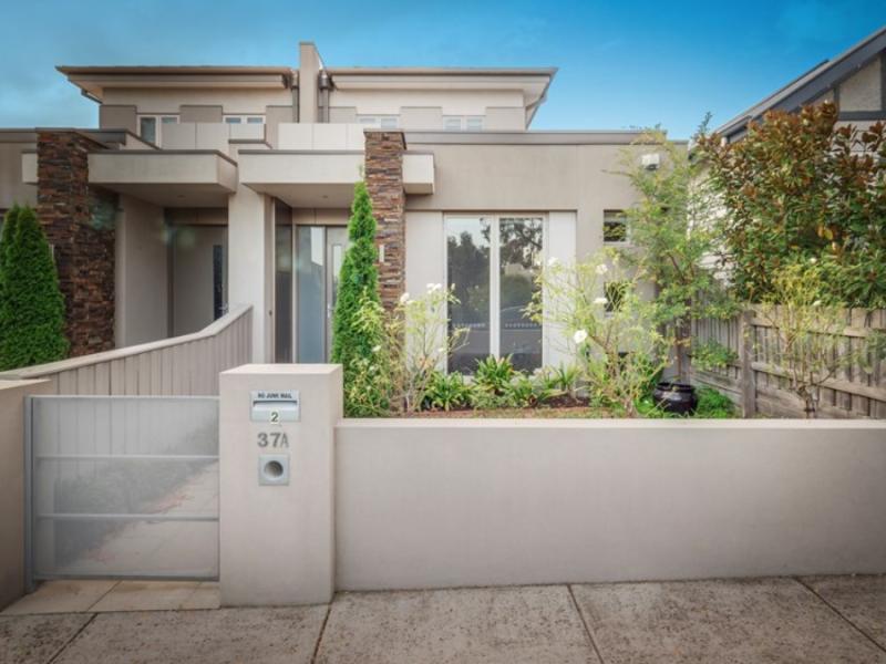 Stylish Townhouse Living in blue chip Hawthorn East