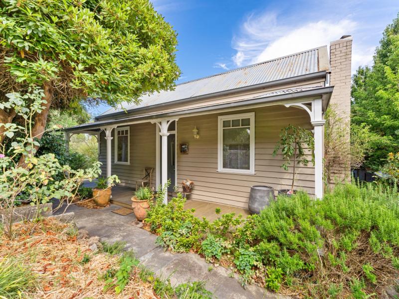 FULLY FURNISHED & GARDENING INCLUDED