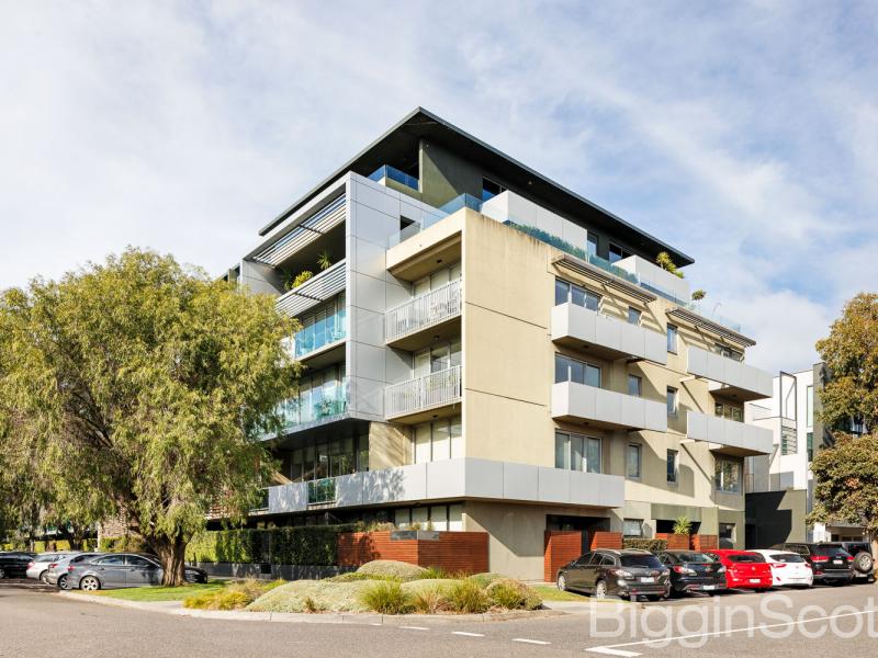 Sunlit, Stylish & Superbly Positioned
