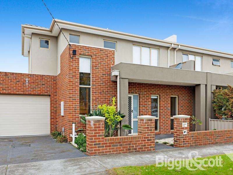 UNDER APPLICATION -FABULOUS FAMILY HOME