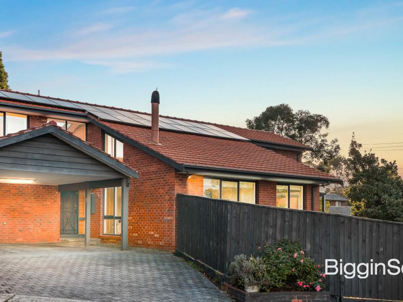 SOLAR TOPPED ENTERTAINER IN MOUNT VIEW PRIMARY ZONE!