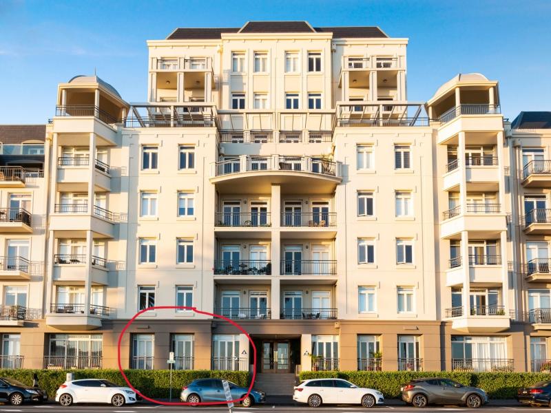 Beachfront Apartment With Study for Lease – Wake Up to Bay Views!