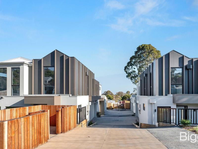 Immaculate Two-Bedroom Unit with Private Outdoor Space