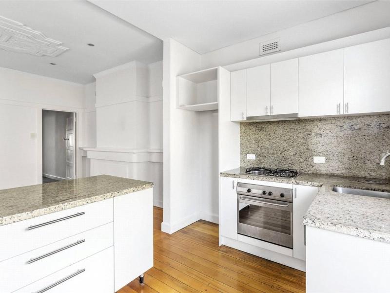 Two Bedroom Apartment Close To All The Action