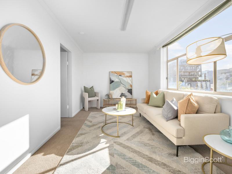 NORTH-FACING BOUTIQUE ONE-BEDROOM APARTMNT IN PRIME RICHMOND HILL