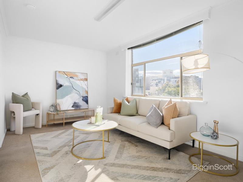 NORTH-FACING BOUTIQUE ONE-BEDROOM APARTMENT IN PRIME RICHMOND HILL