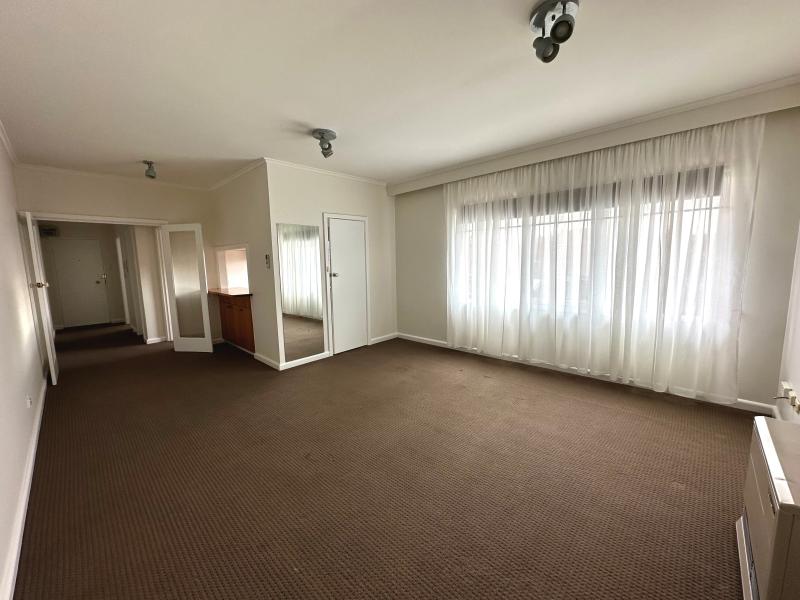 SUPER SIZED ONE BEDROOM! 