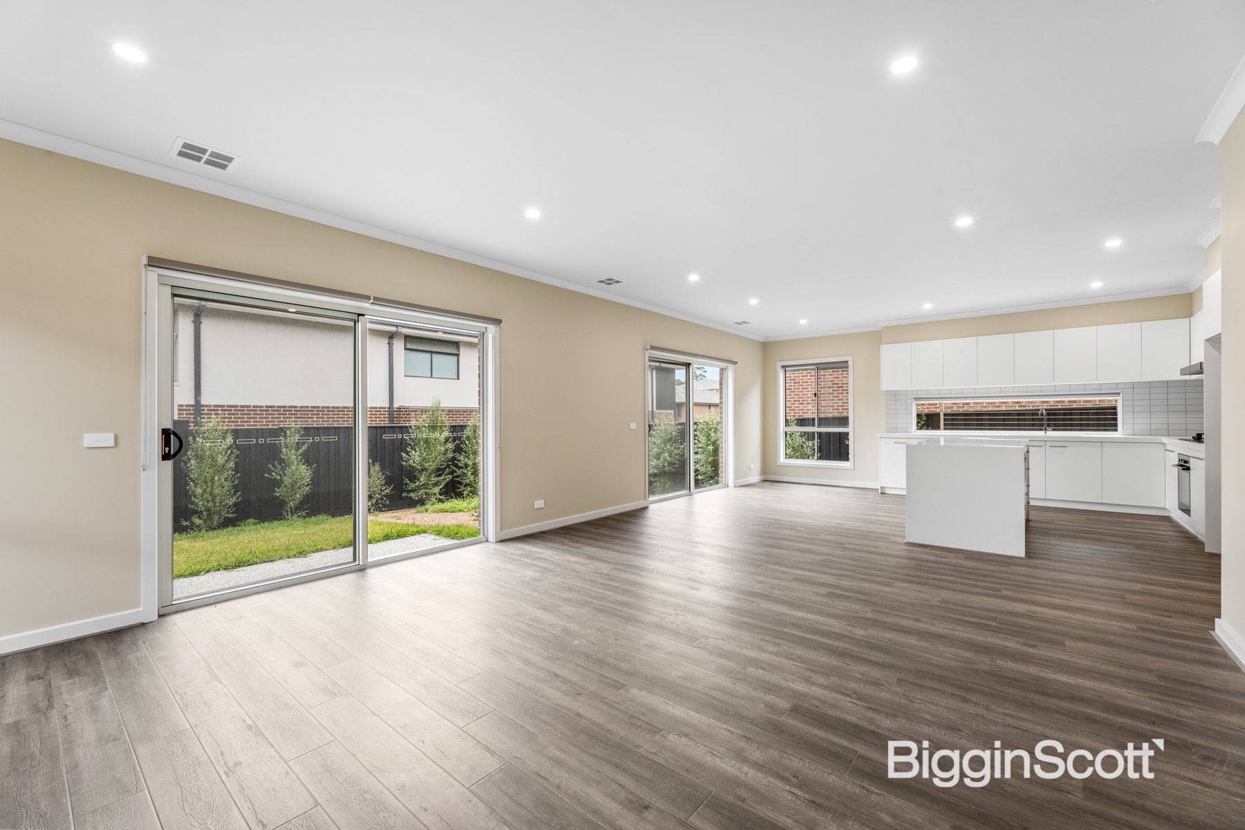 33 Aberdeen Drive, Doncaster VIC 3108, Doncaster - Thumbnail 3