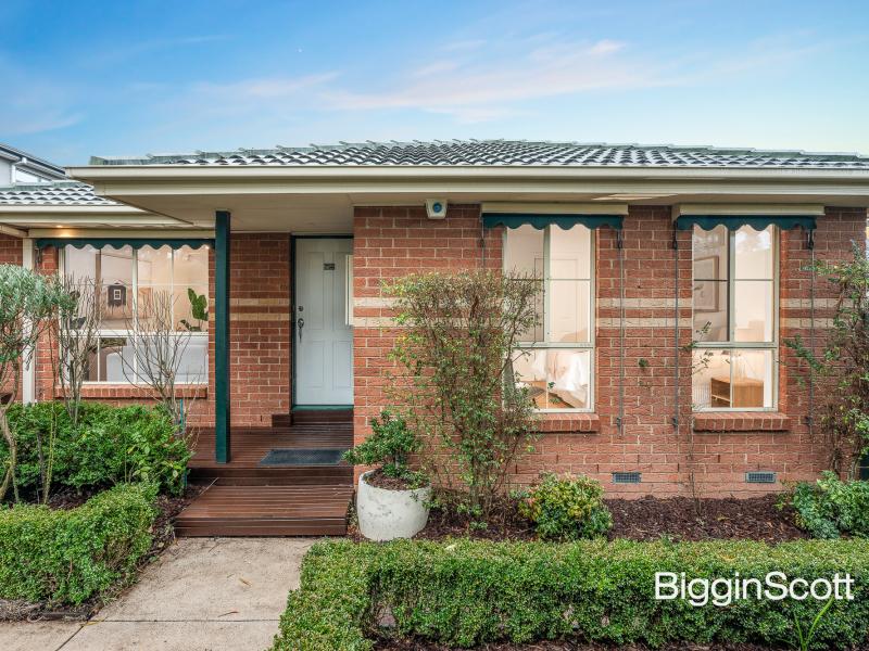 SUPERIOR STYLE, SMART DESIGN IN DOUBLE SCHOOL ZONE!