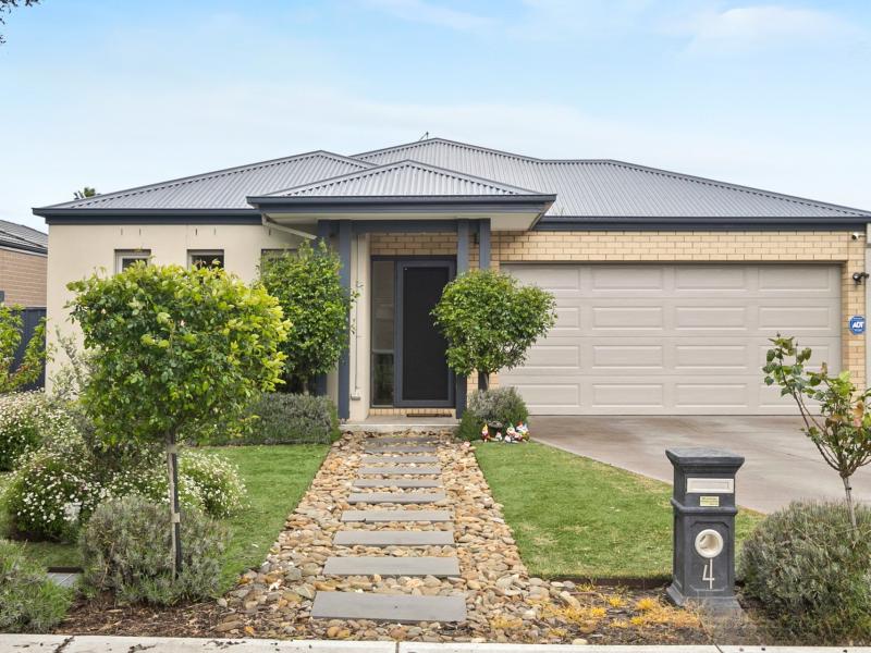 Modern and Comfortable Home - Take advantage of everything Altona North has to Offer! 