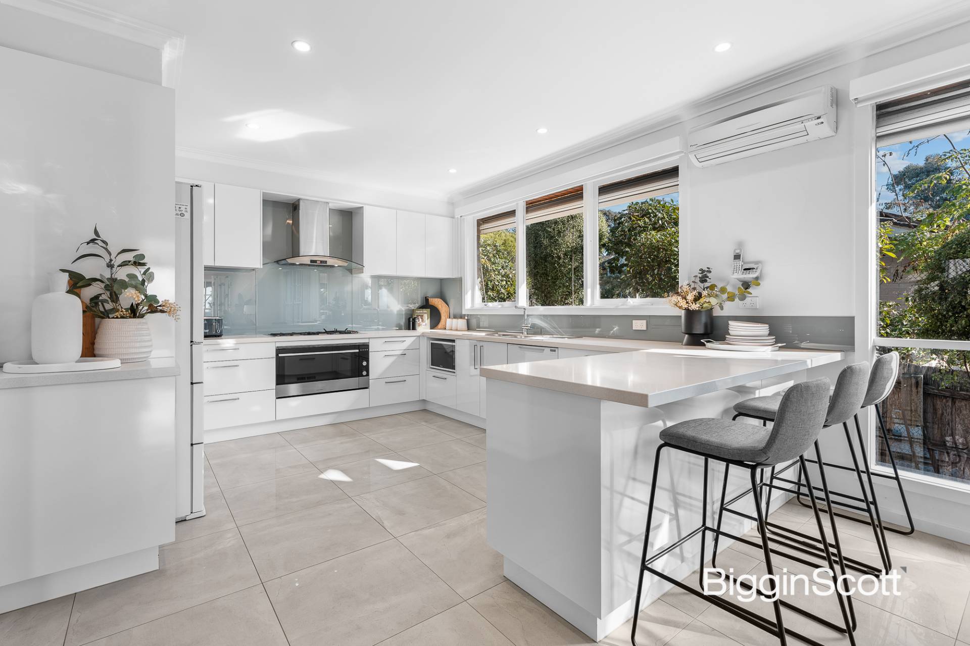 11 Caithness Crescent, Glen Waverley VIC 3150, Glen Waverley - Thumbnail 3