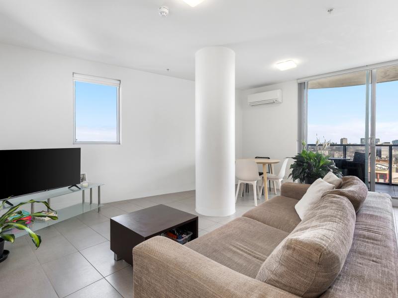 Stylish Sky-High Living in the Heart of Prahran
