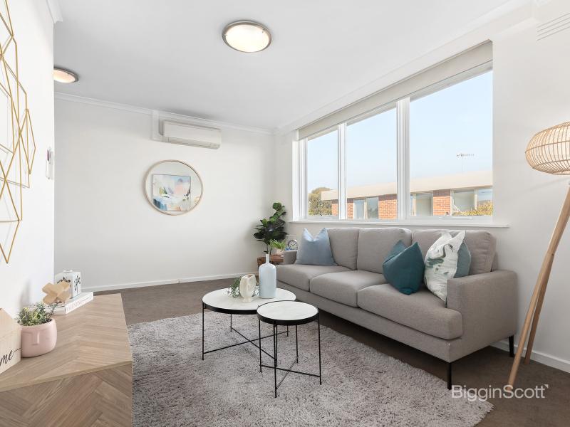BRIGHT AND SPACIOUS ONE BEDROOM APARTMENT IN BOUTIQUE BLOCK