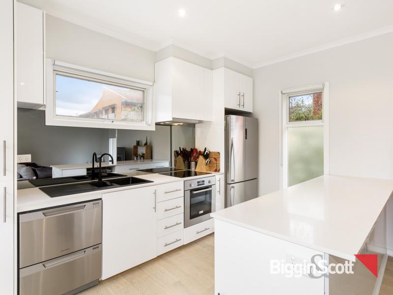 MODERN APARTMENT IN FANTASTIC RICHMOND LOCATION