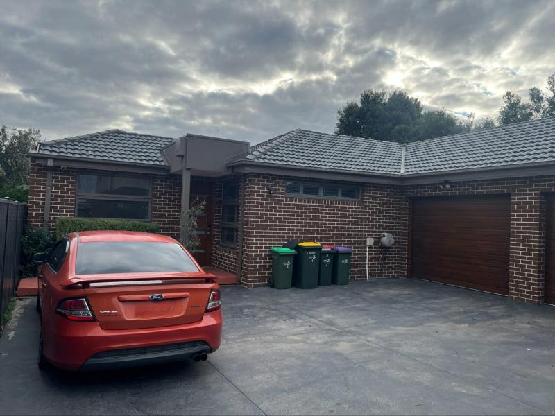 Stylish Single-Storey Townhouse in Altona North