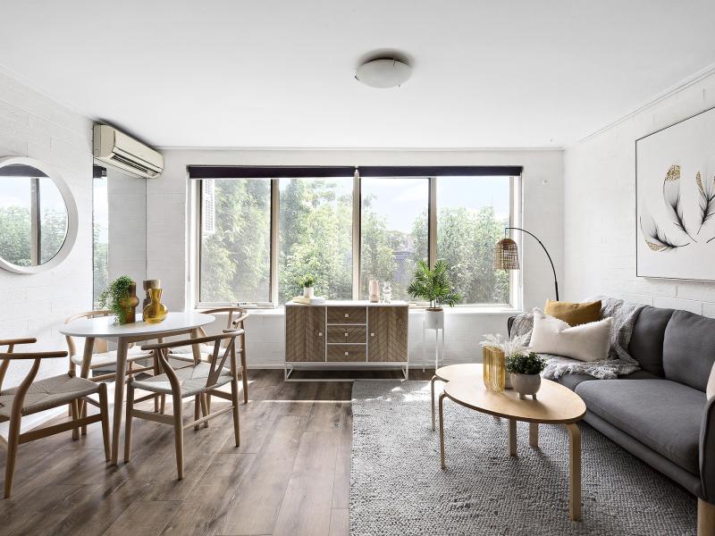 PRIZED APARTMENT, OPPOSITE BARKLY GARDENS!