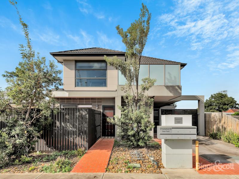 Modern & Secure Townhouse in Prime Deer Park Location